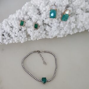 Bundle Of Fun Pretty Green Jewelry. 2 Pairs Of Earrings And One Bracelet.